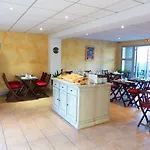 Victoria Garden מלון דירות 3*