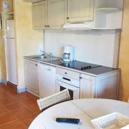 Ξενοδοχείο με διαμερίσματα Victoria Garden 3*